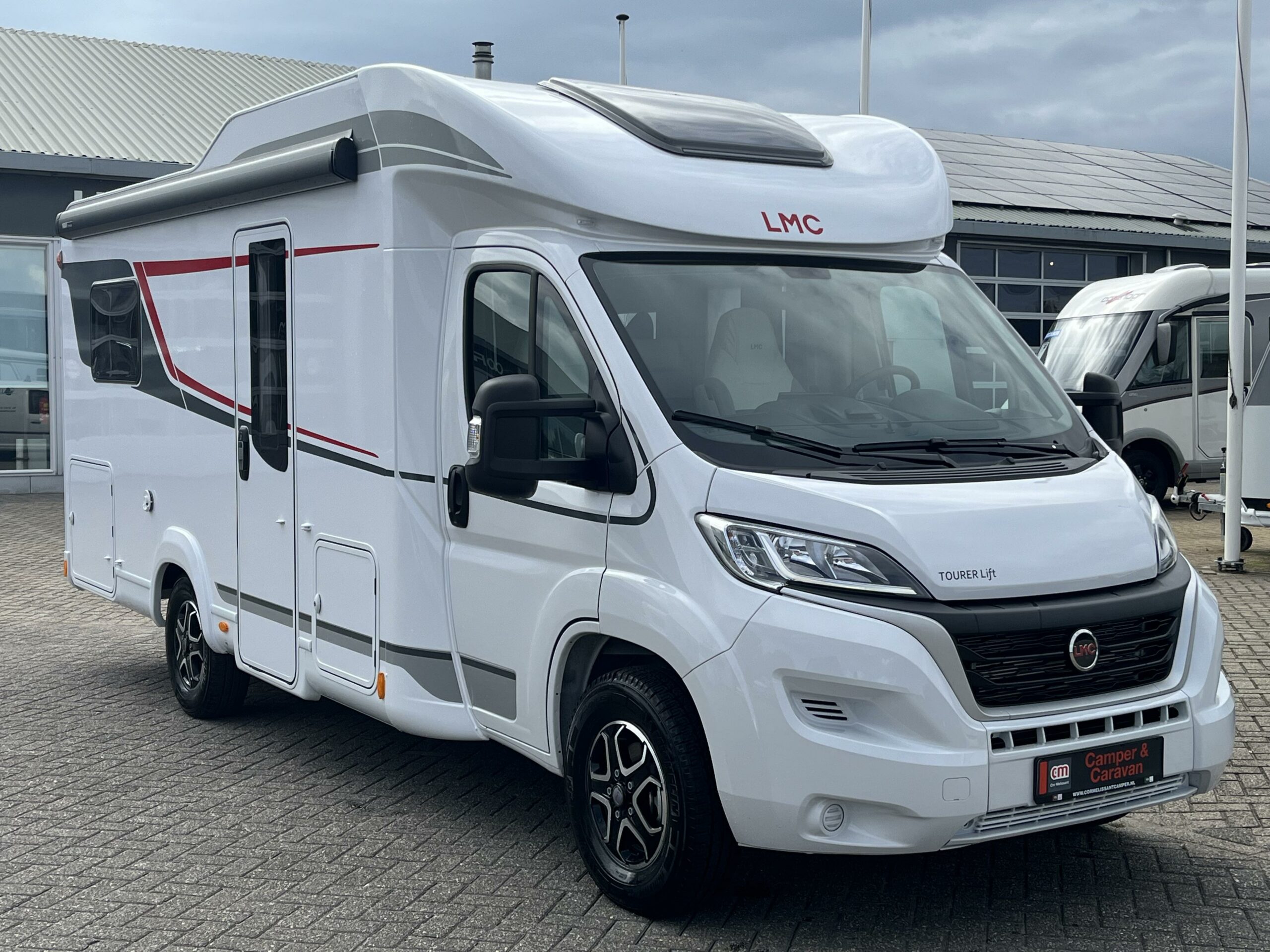 LMC Tourer Lift H 630 AUTOMAAT – HEFBED – NIEUW