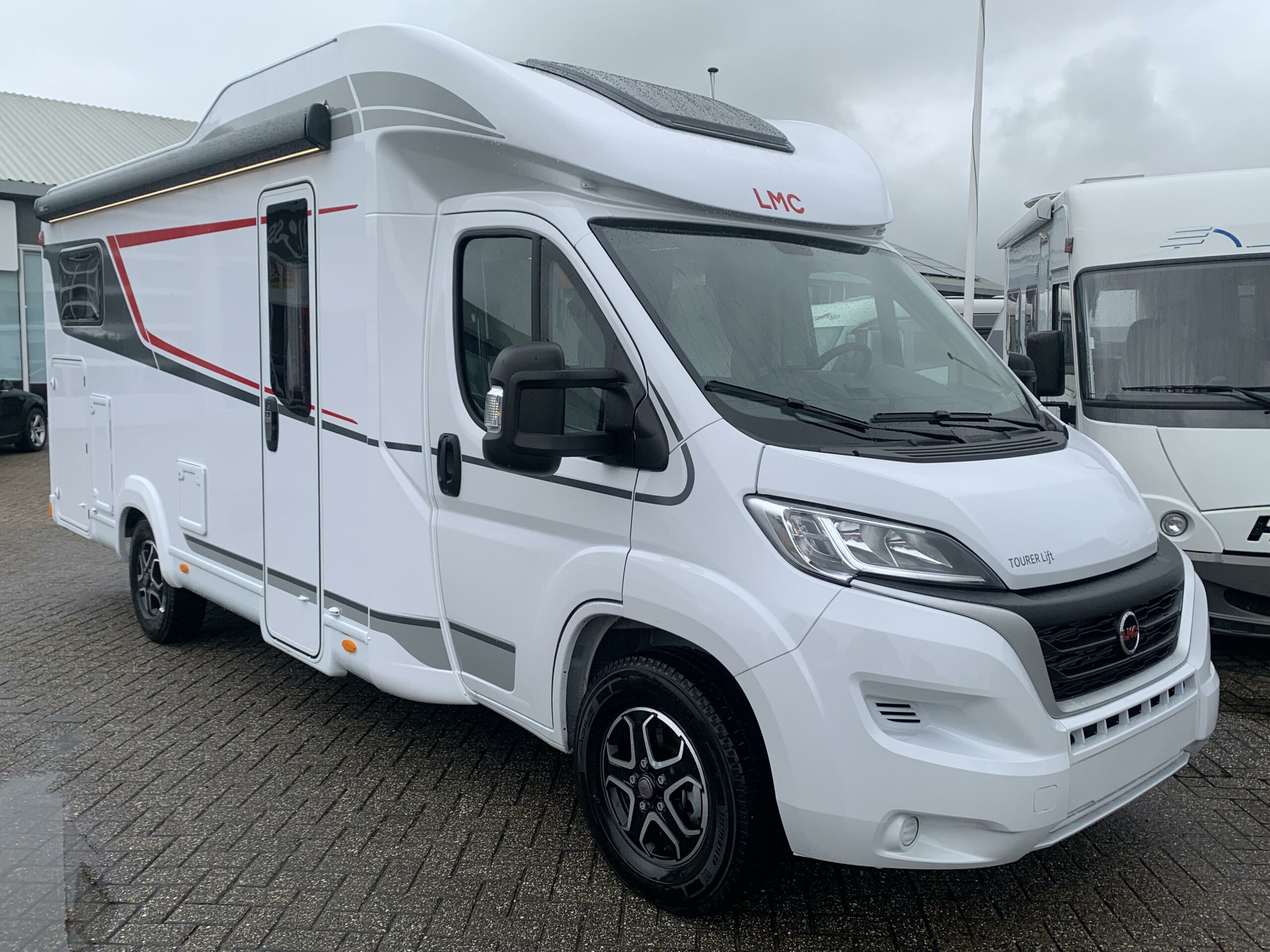 LMC Tourer Lift H 660 G AUTOMAAT – HEFBED – NIEUW