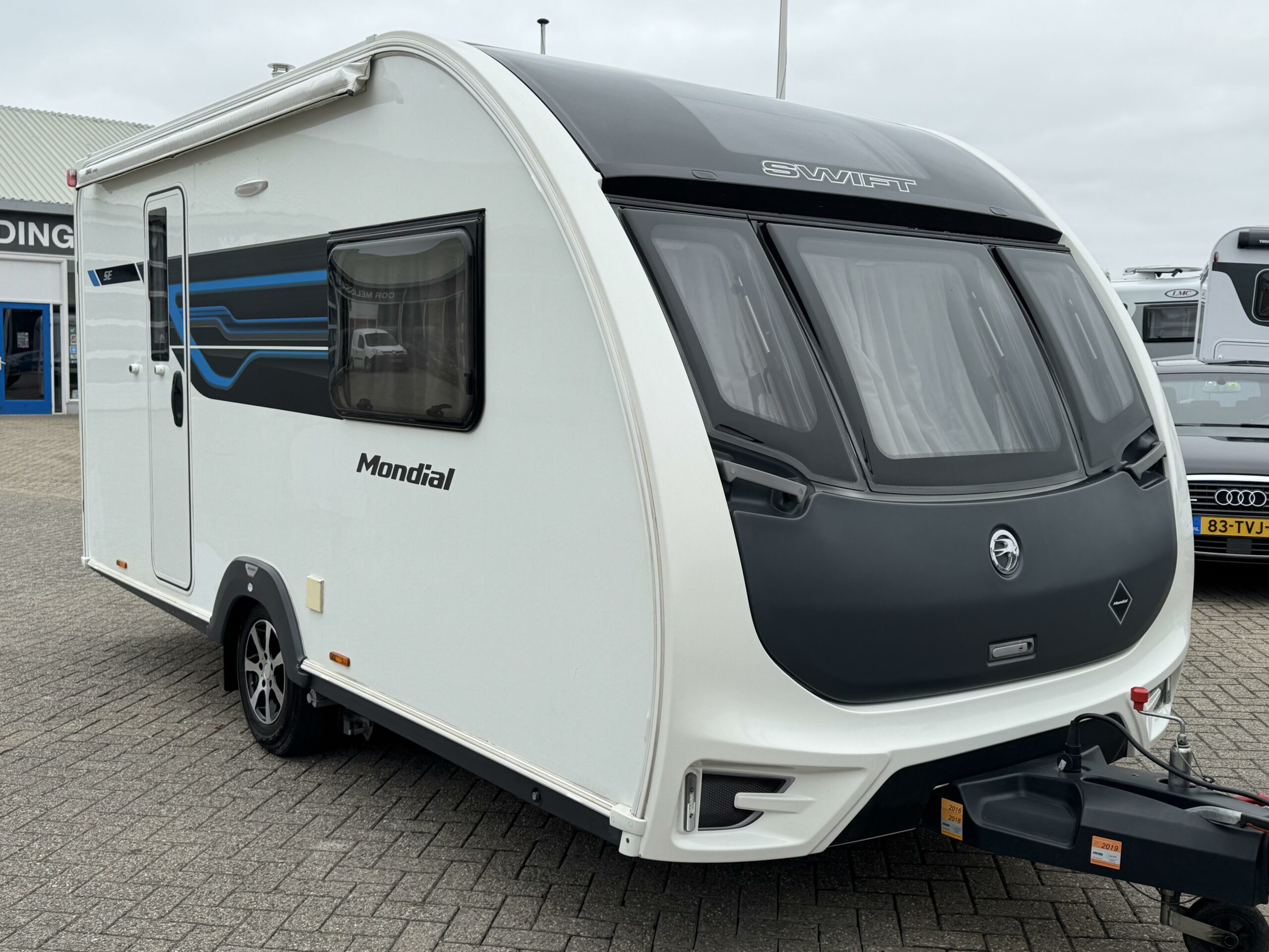 Swift Mondial 420 SE LUIFEL – MOVER – VOORTENT