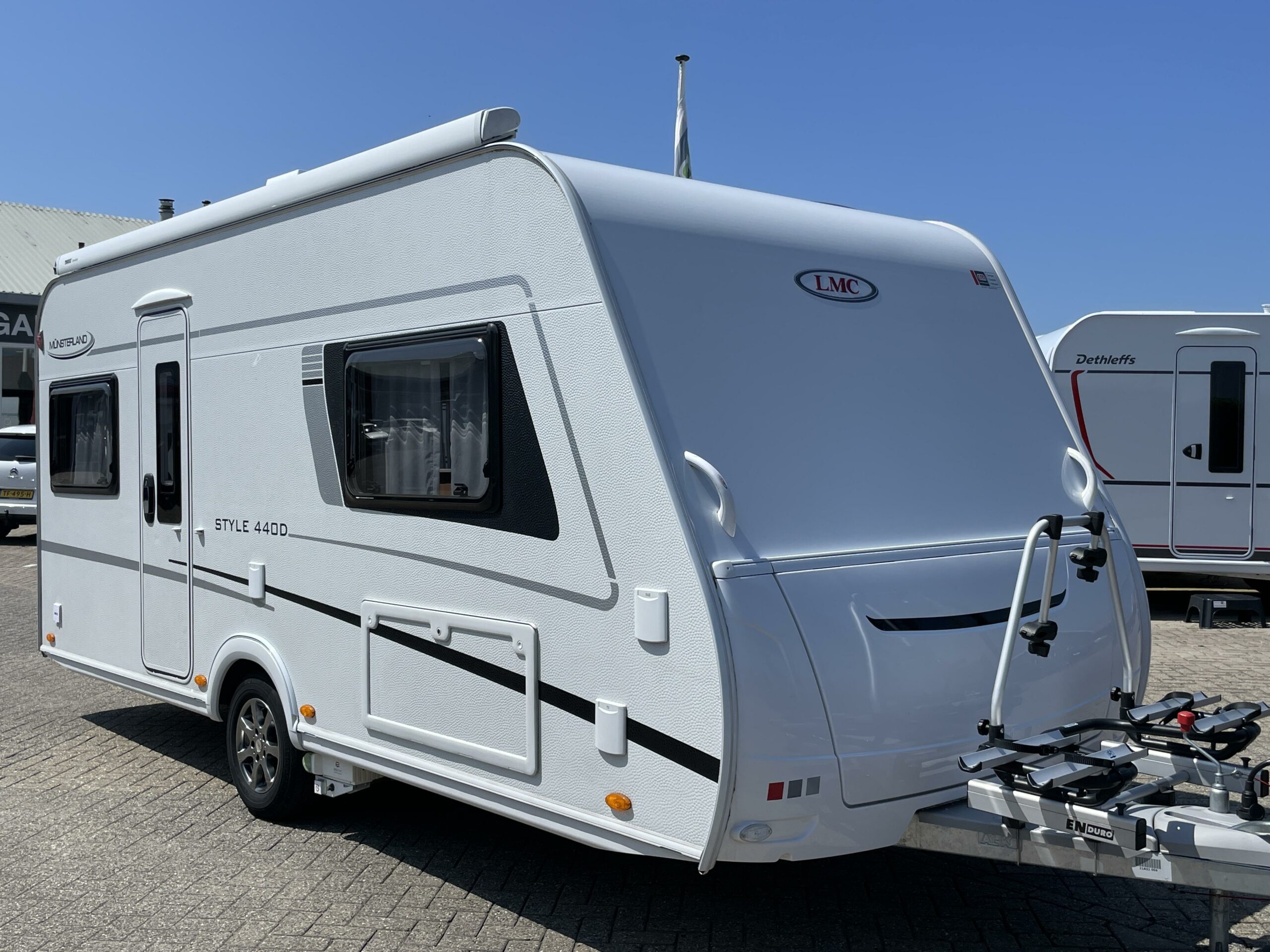 LMC Style Comfort 440 D MOVER – THULE LUIFEL
