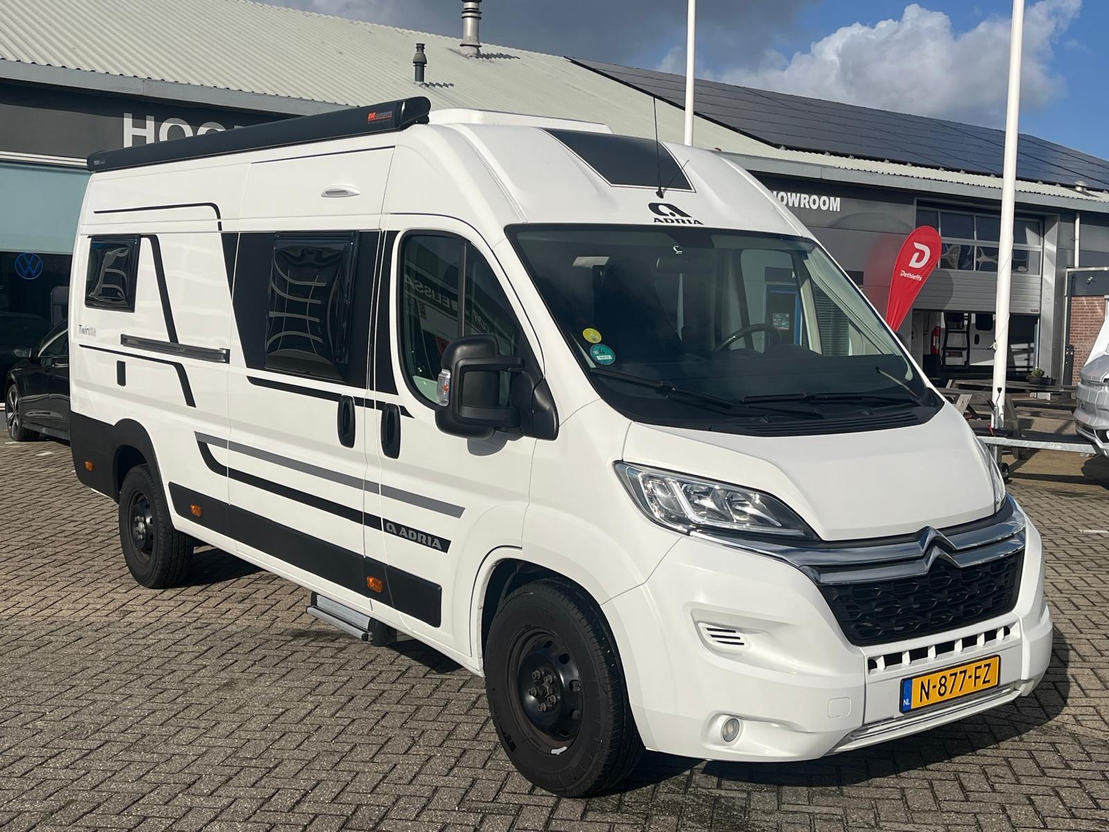 Adria Twin Axess 640 SL BUSBIKER | LENGTEBEDDEN!