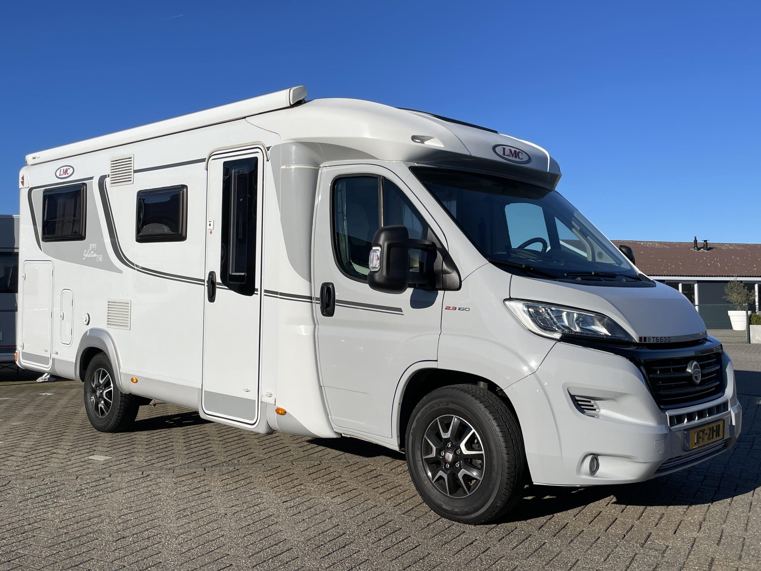 LMC Grey Selection 150T 663 G SOLAR/SCHOTEL/TV/FIETSEND