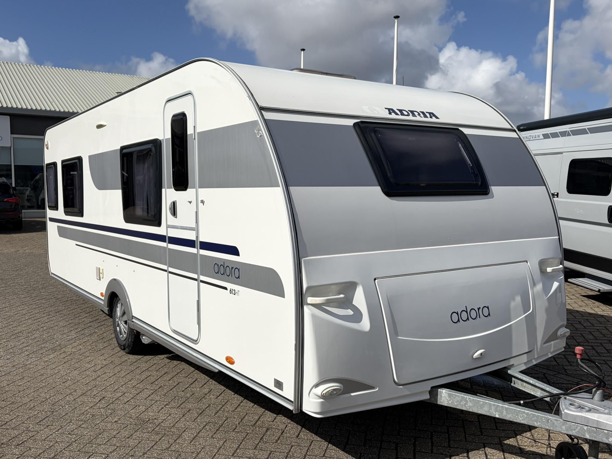 Adria Adora 613 HT MOVER/VOORTENT/OVEN