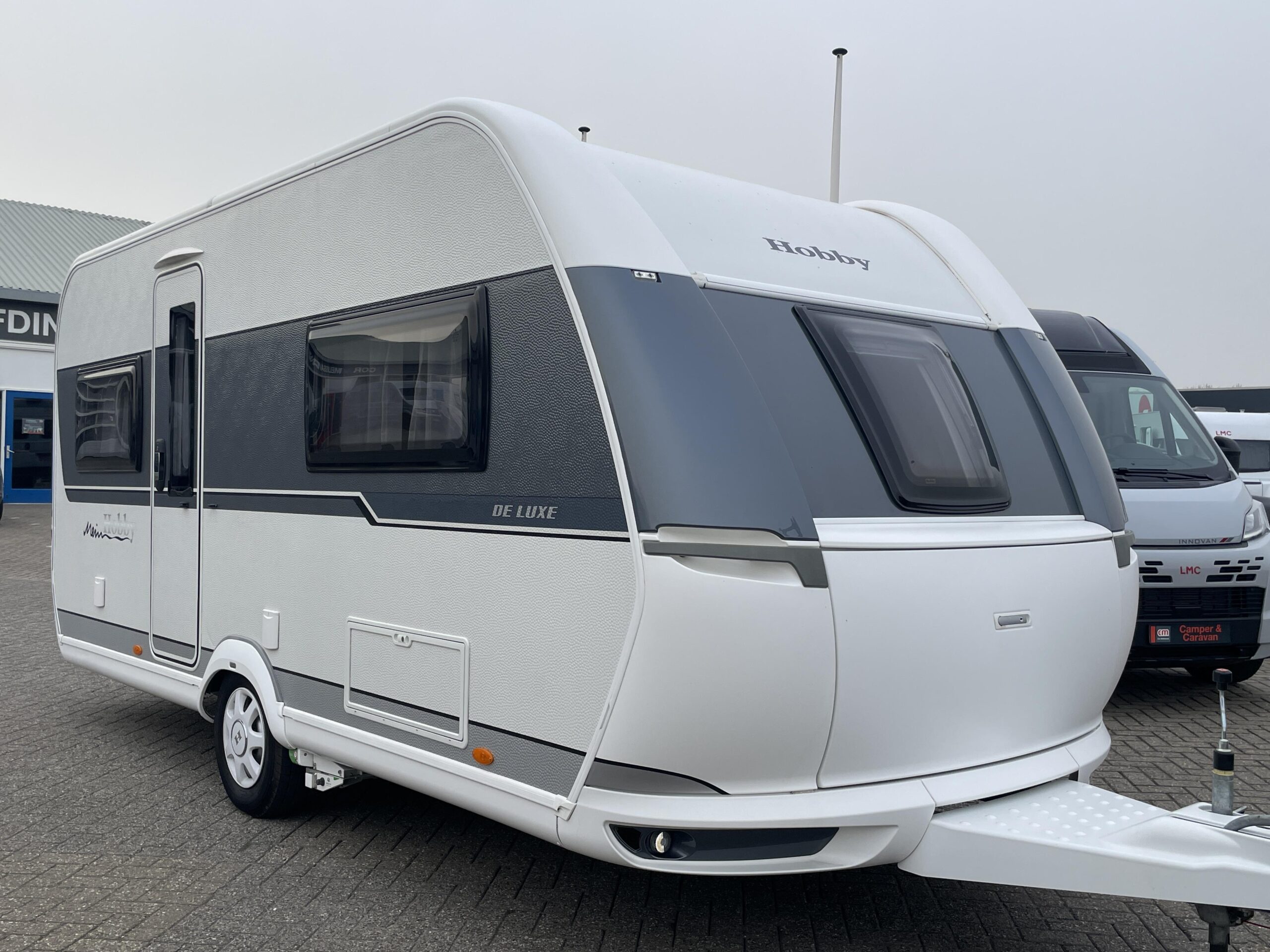 Hobby De Luxe 460 UFE MOVER/VOORTENT/NIEUWSTAAT