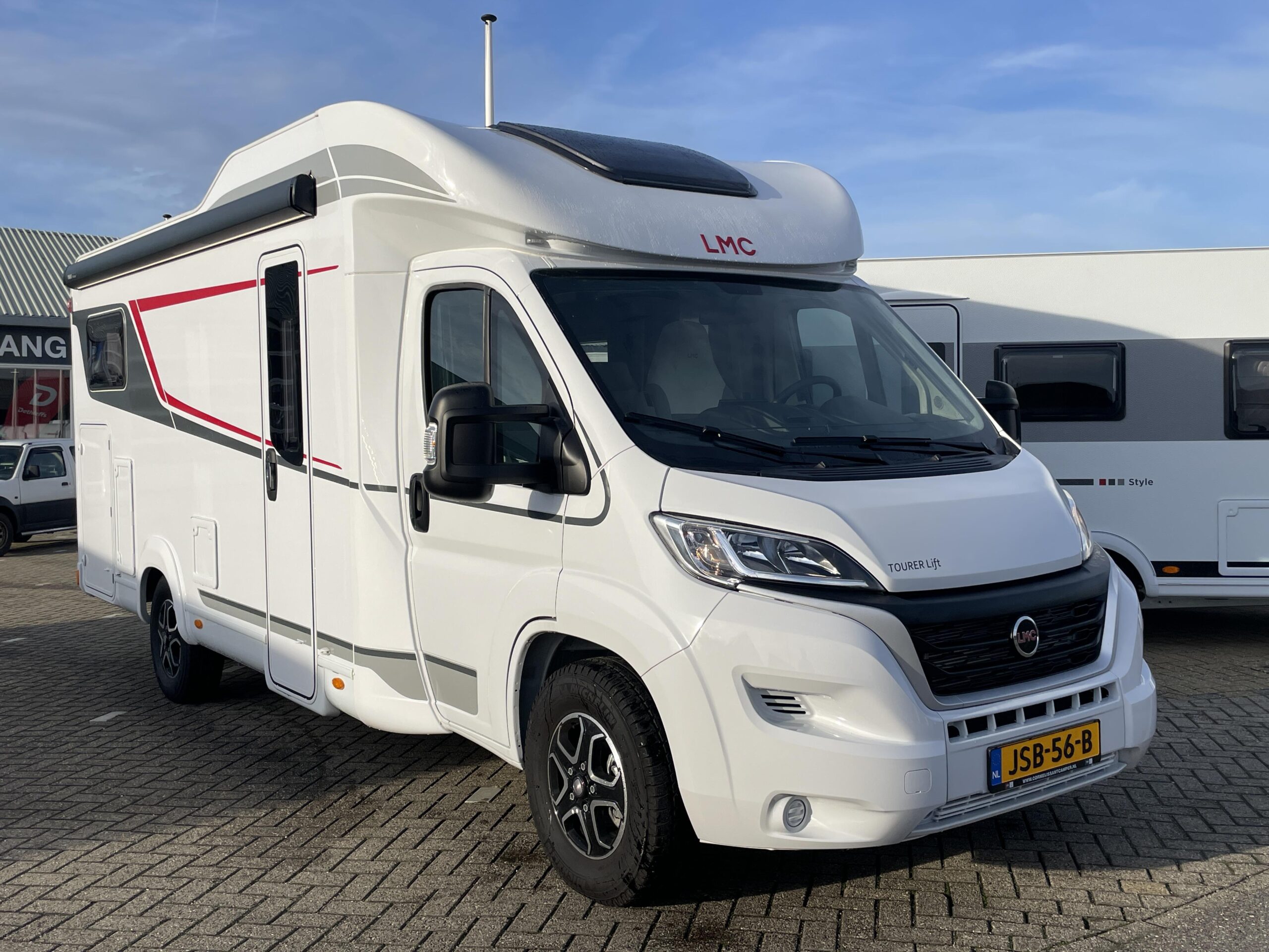 LMC Tourer Lift H 660 G 1 jaar gratis Stalling