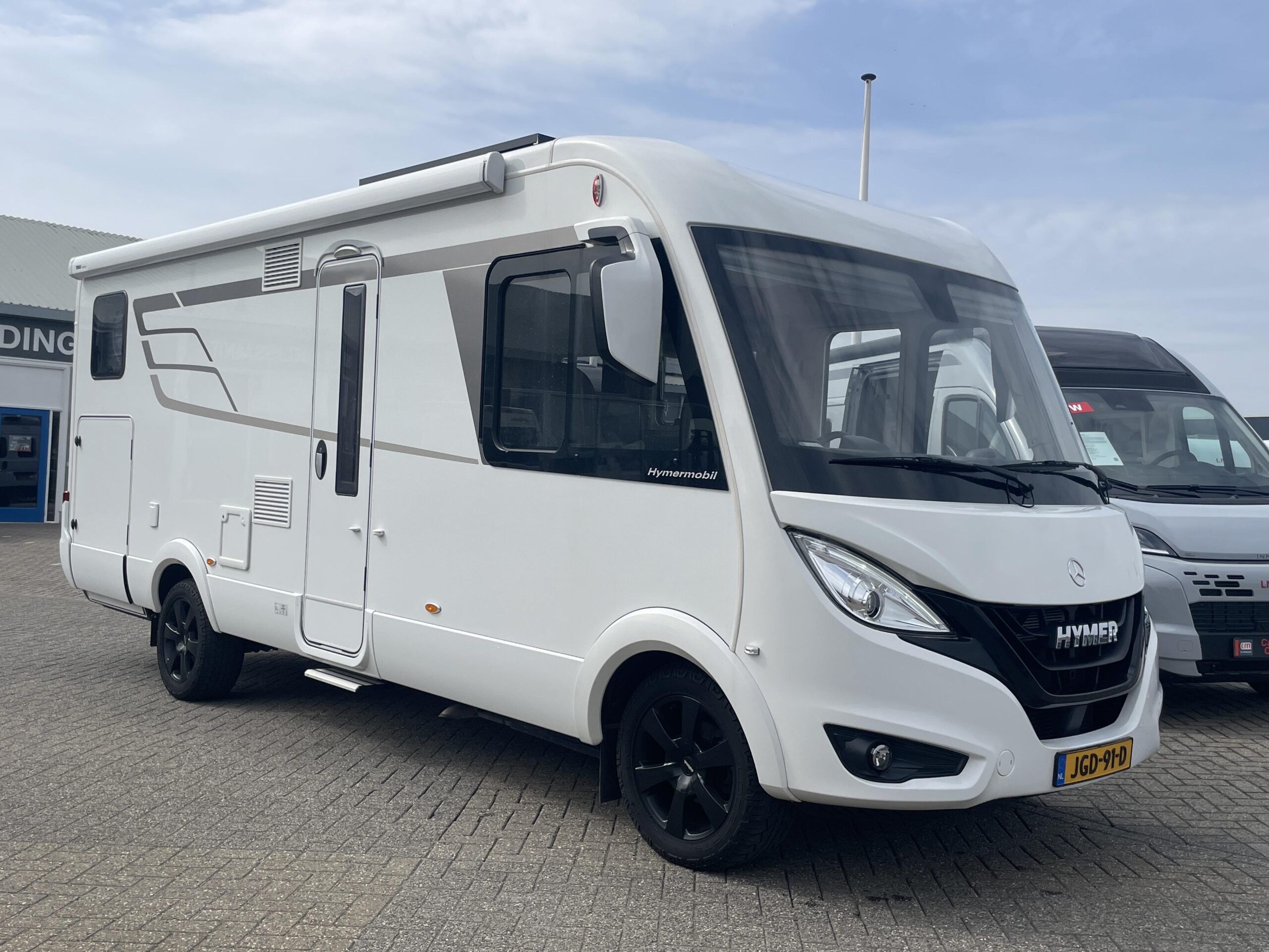 Hymer B-MCI 680 SOLAR/SCHOTEL/TV/FIETSEND