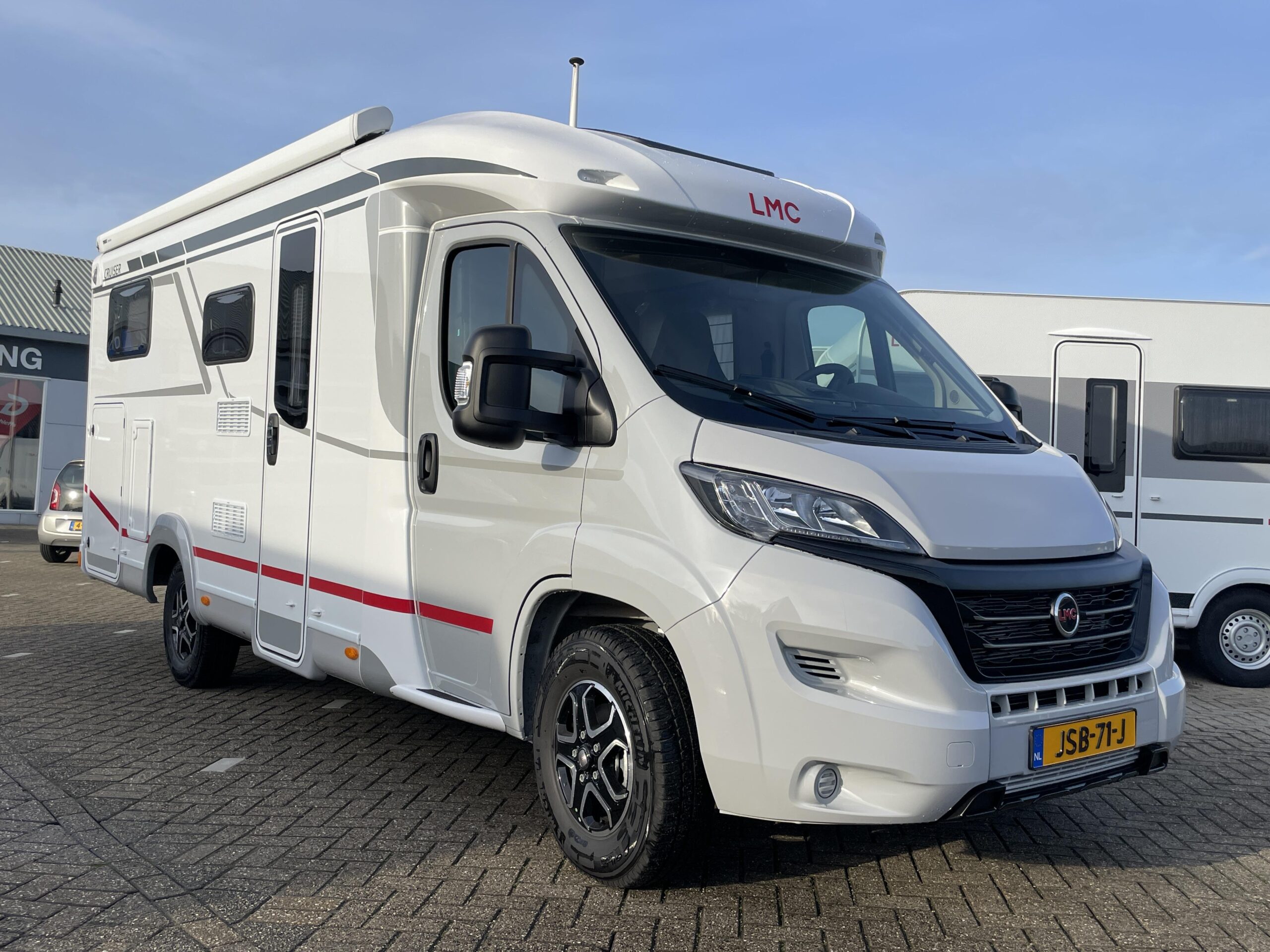 LMC Cruiser V 646 G VERKOCHT