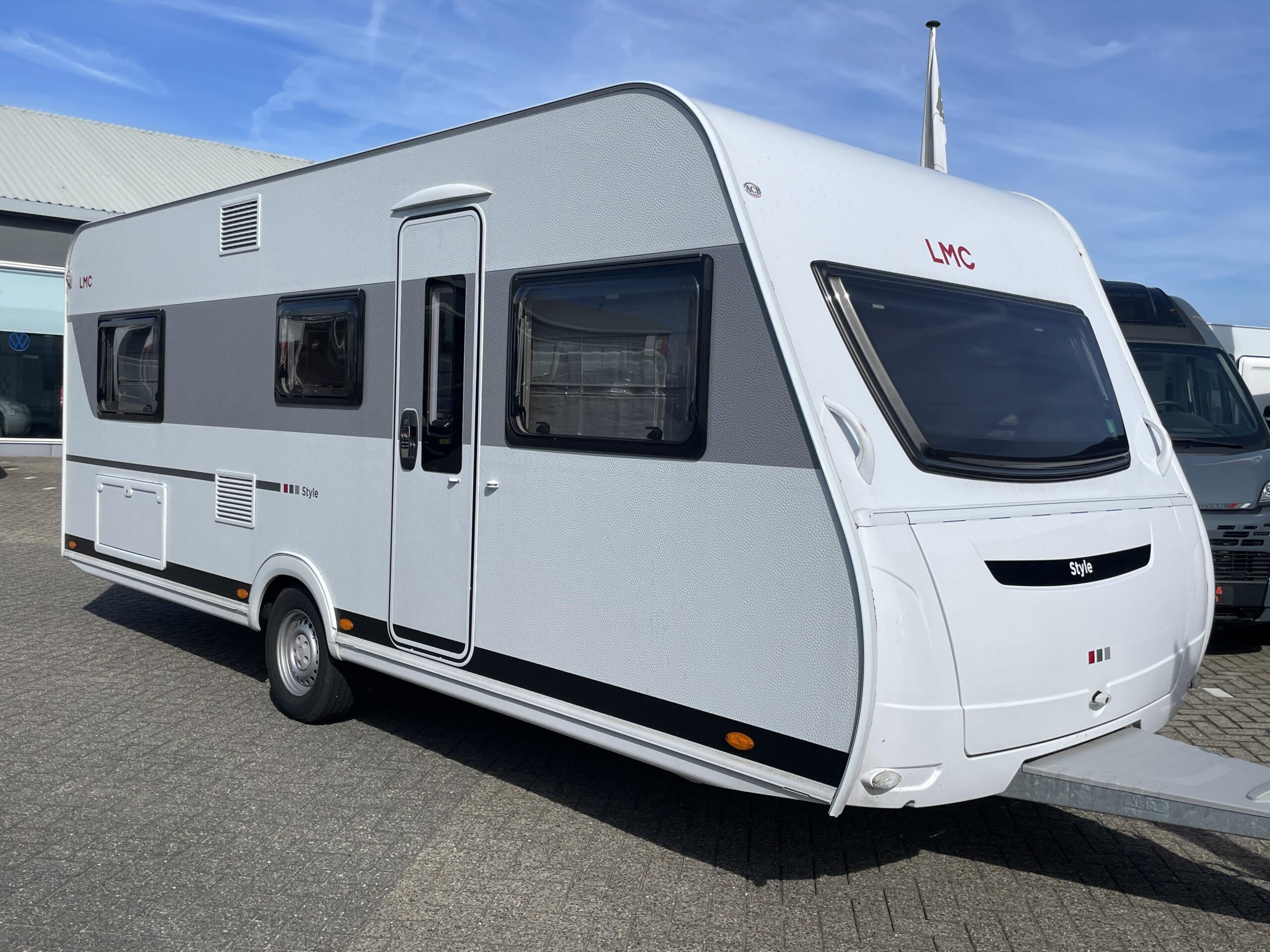 LMC Style 530 E VOORTENT/VLOERVERWARMING