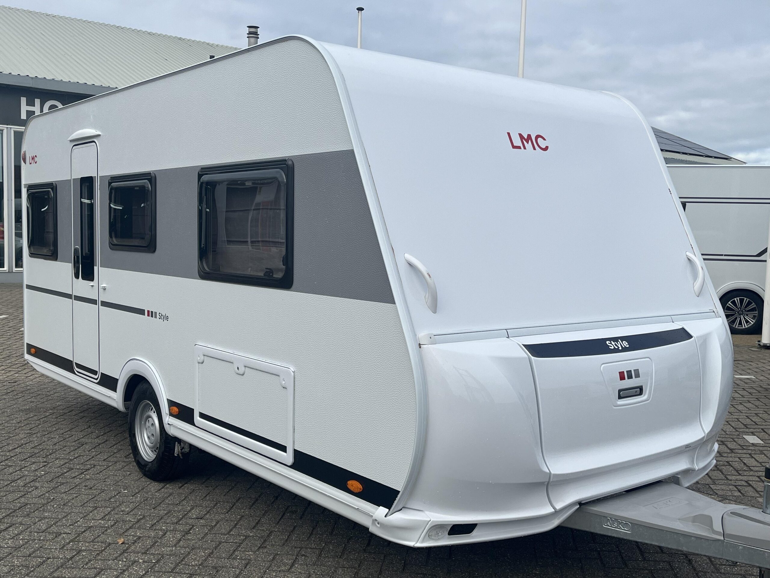 LMC Style 460 E 2026 1700KG VLOERVERWARMI