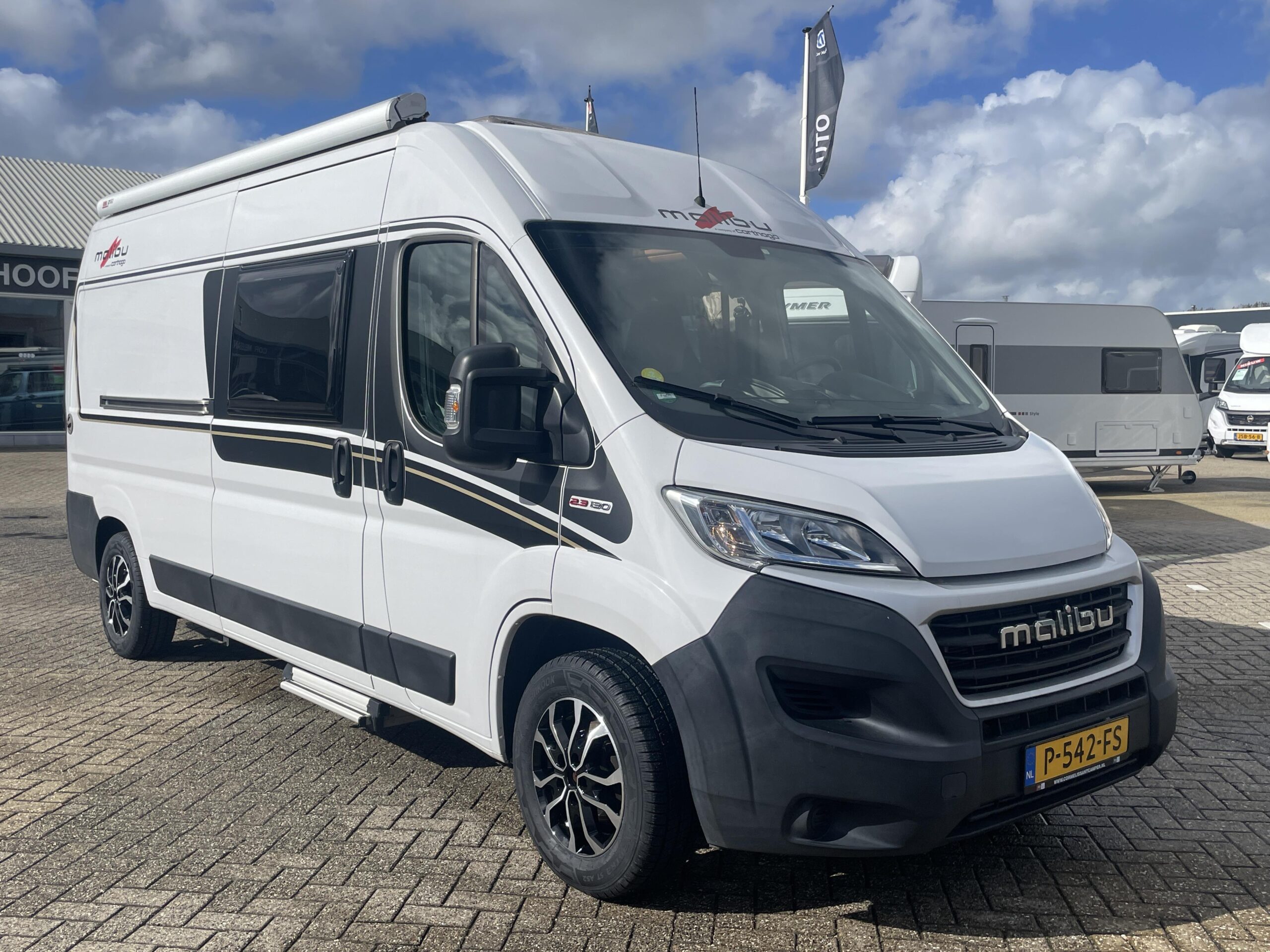 Carthago Malibu 600 LE 6 METER/ENKELE BEDDEN!!!
